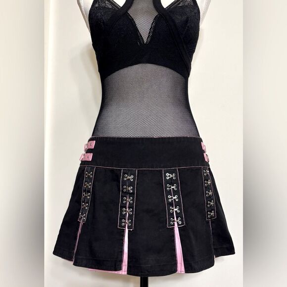 Vintage Y2K Tripp NYC Black and Pink Pleated Skirt with Grommets SZ L - Picture 1 of 9
